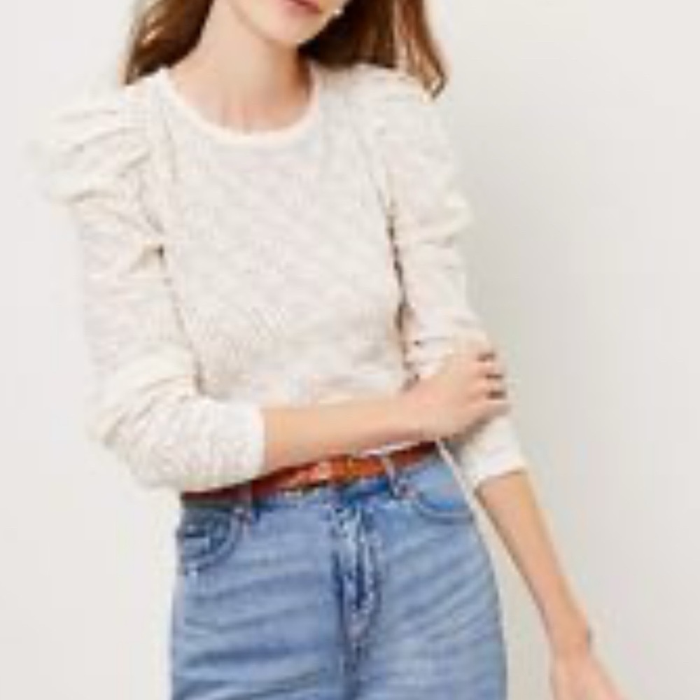 Loft Ivory/Cream, Stretch/Lace top
Sz S
Very Good Condition